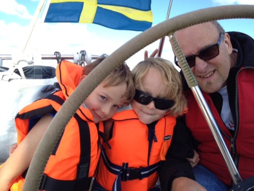 Segling med grabbarna och farfar